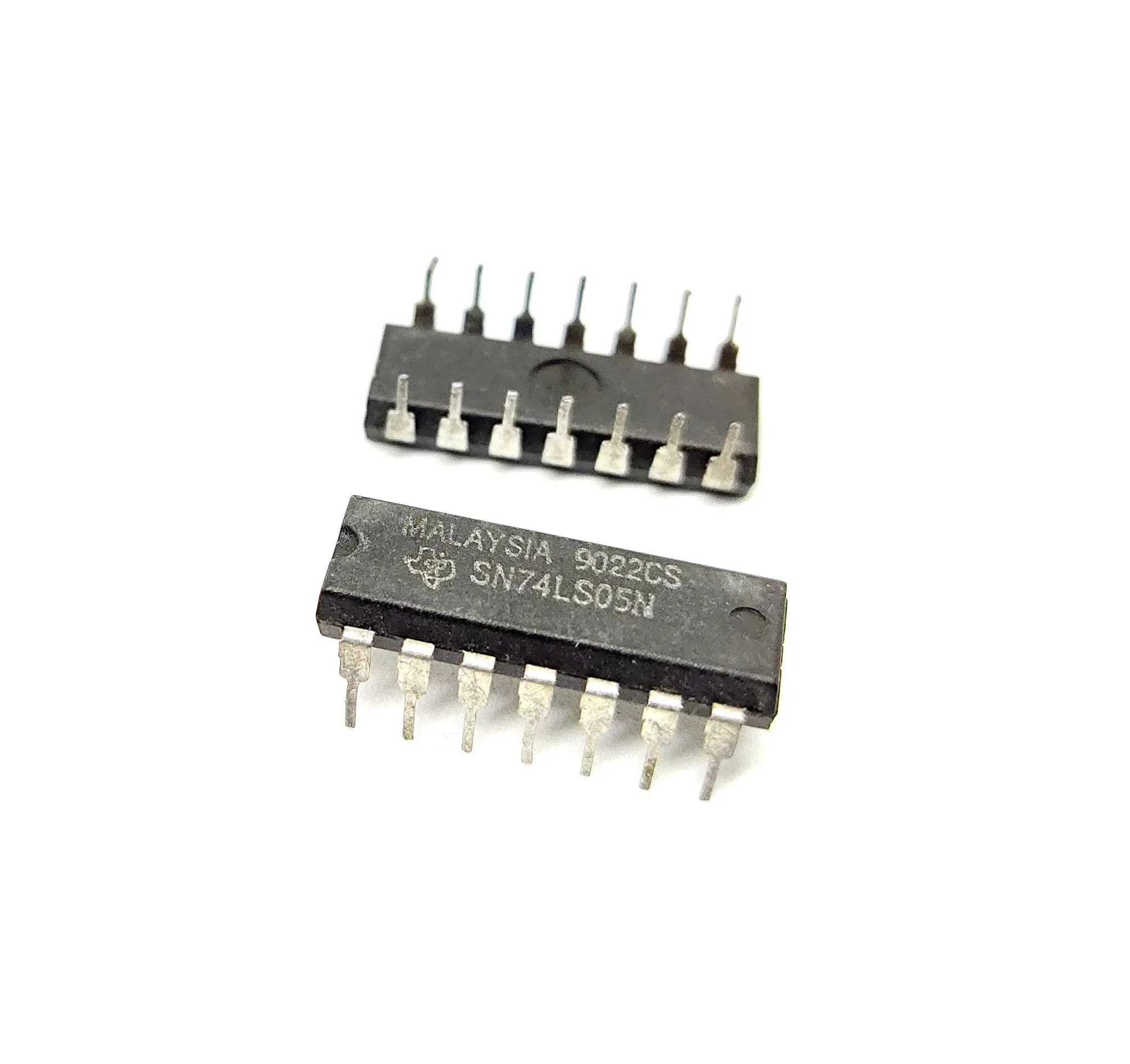 7405 Hex Inverter Open Collector IC (DIP)